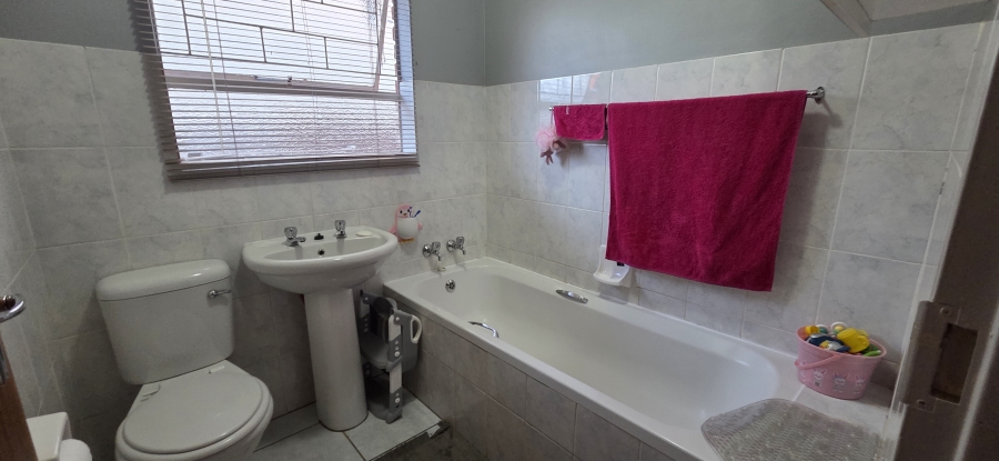 3 Bedroom Property for Sale in Camelot Northern Cape